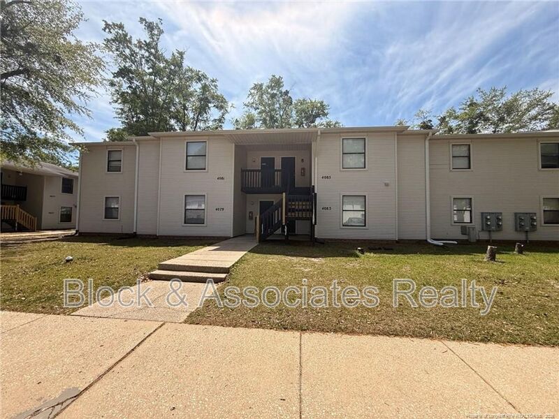 Hope Mills House: 4079 Professional Dr