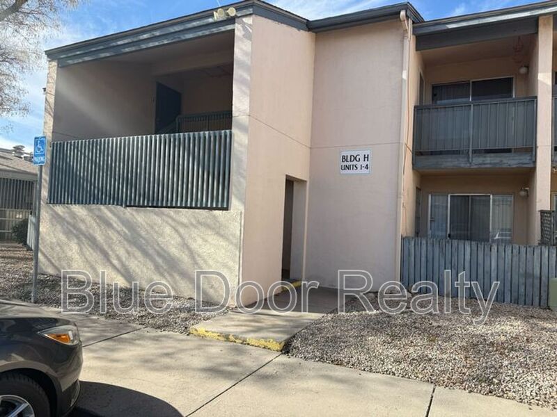 Albuquerque House: 4601 Carlisle H-1