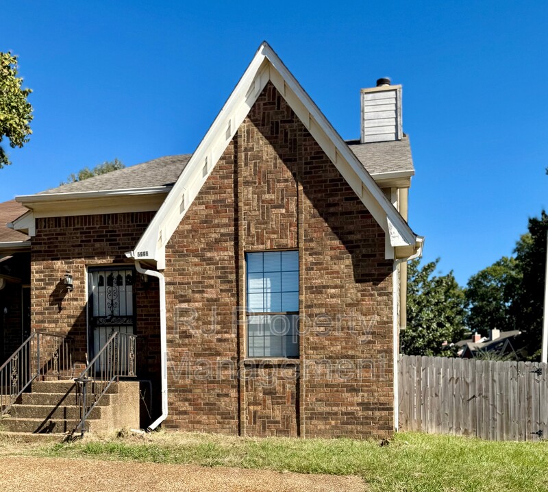 Memphis House: 5996 Parktree Cv