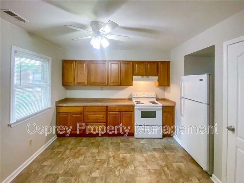 Convenient 2BR Duplex Near Norfolk Naval Base "ASK ABOUT OUR ZERO DEPOSIT" - Photo 2