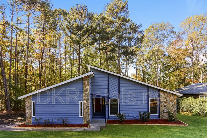 Riverdale House: 135 Beethoven Court