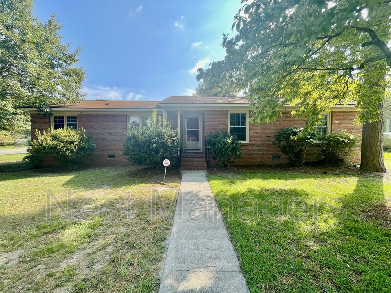 Fayetteville House: 4128 Faison Ave