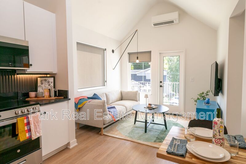 Raleigh House: 901 E. Edenton Street