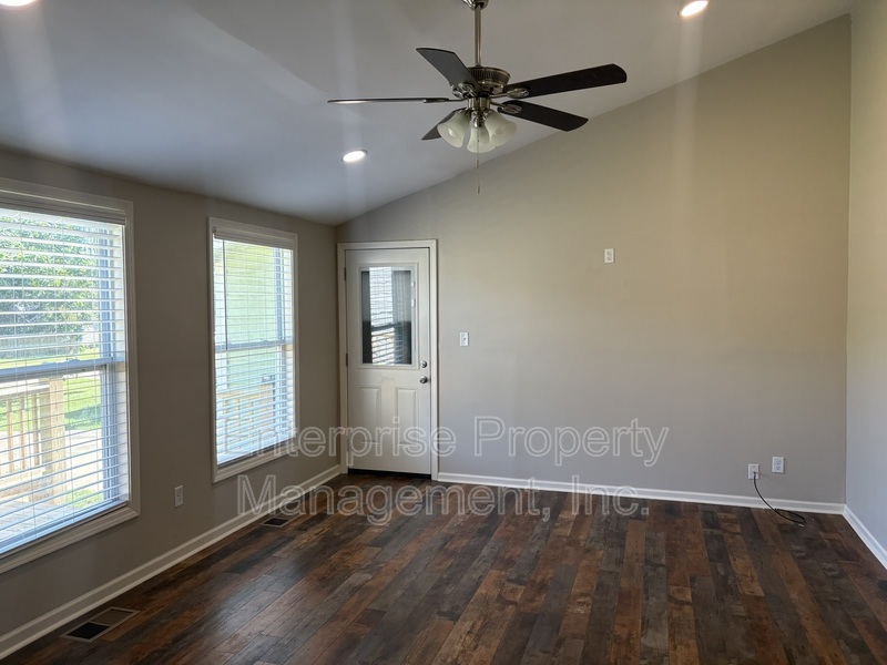 Photo 4 of 6843 Autumnhill Ln
