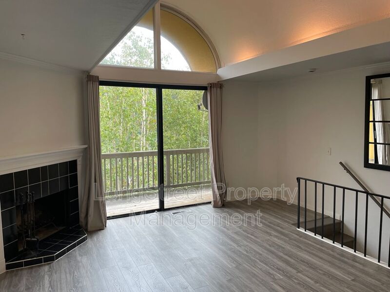 Portland House: 851 SW Broadway Dr