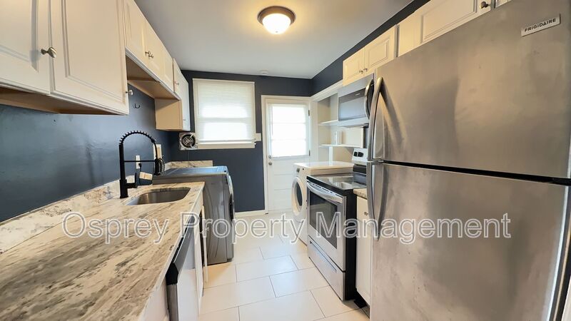 Well-Maintained 3-Bedroom Home with Fenced Backyard & Assigned Parking in Central Chesapeake - Photo 3