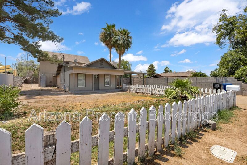 Mesa House: 119 W 9th Pl
