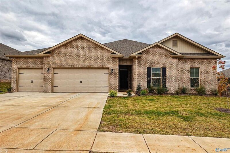 Harvest House: 124 Oak Fletcher Drive