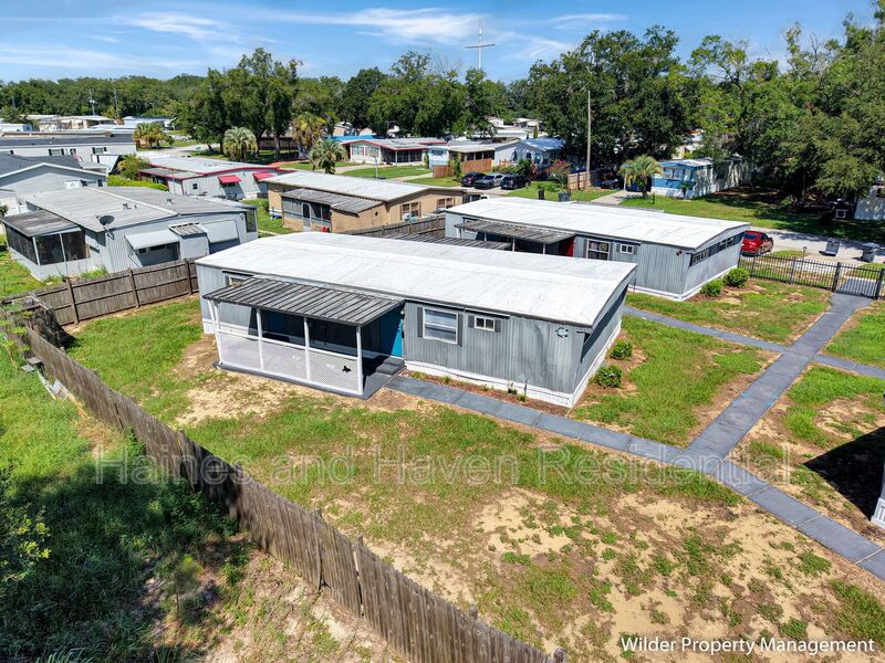 Davenport House: 26 Forest Dr
