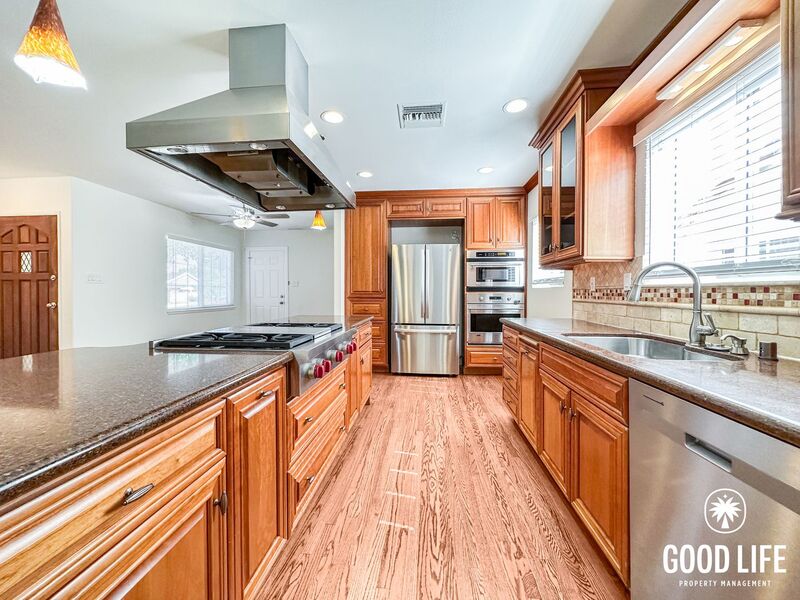 Anaheim House: 1770 W Chateau Ave