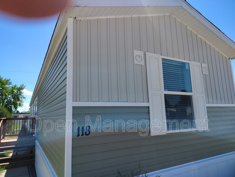 Scottsbluff House: 118 Erin Lane