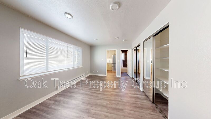 Oakland House: 406 Van Buren Ave