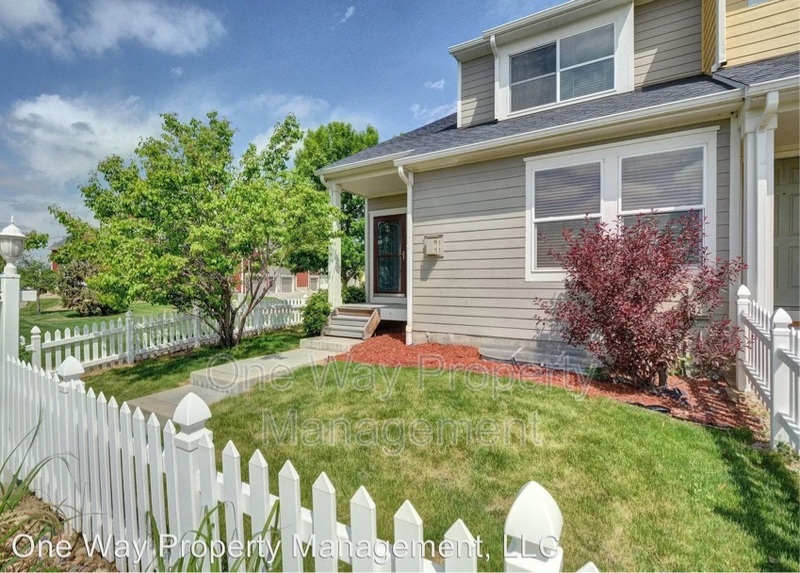 Loveland House: 1915 Halfmoon Circle