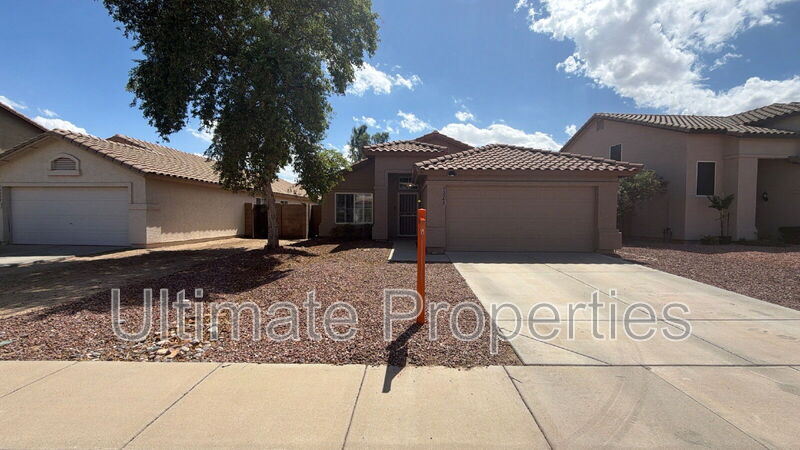 Surprise House: 15345 W Evans Dr