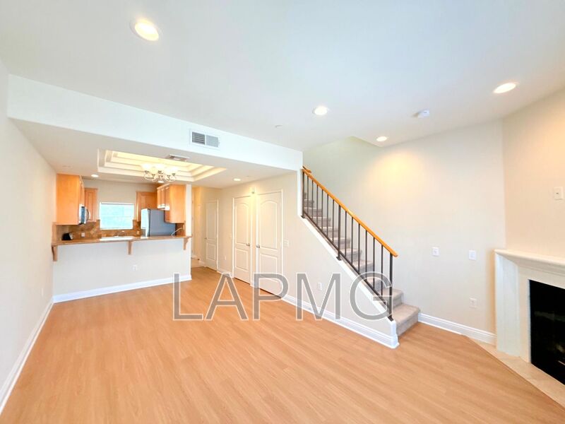 Studio City House: 12217 Moorpark St.