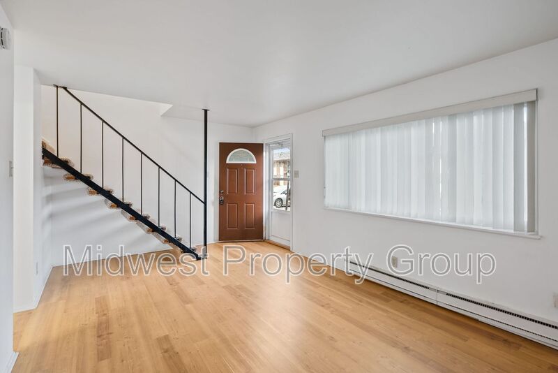 Hazelwood House: 7409 Hazelcrest Drive