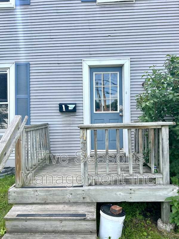 Burlington Condo: 432 Colchester Avenue