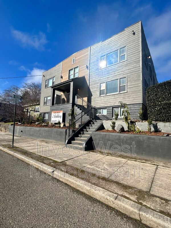 Camas House: 615 NE 6 Street