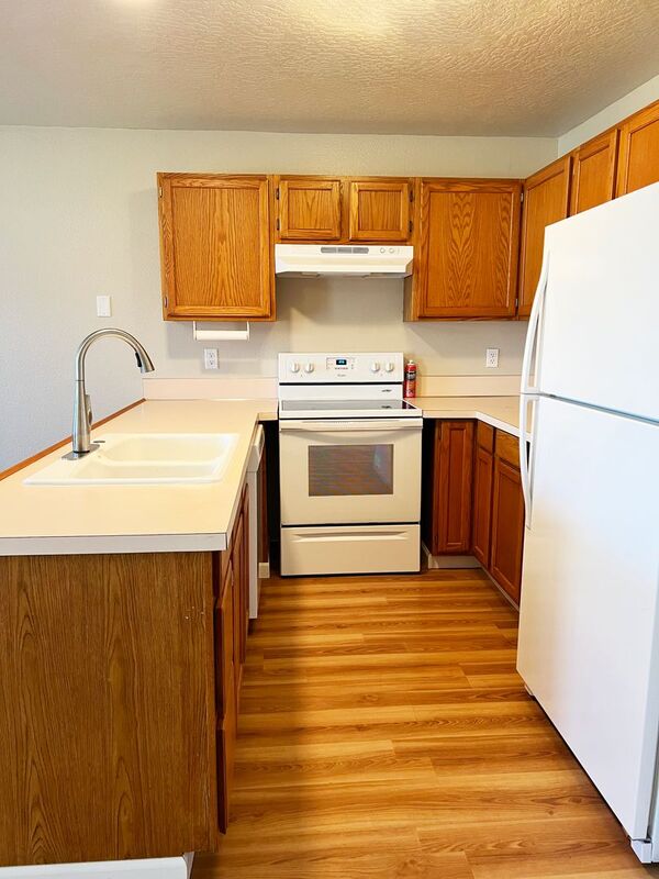 Photo 5 of rental home at 782 North Cloverleaf Loop