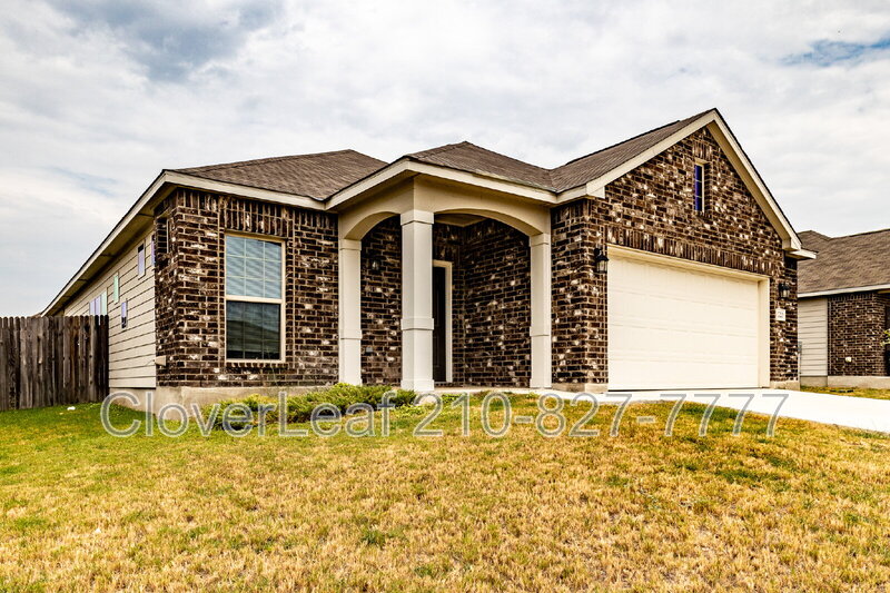 New Braunfels House: 720 Red Barn Bend