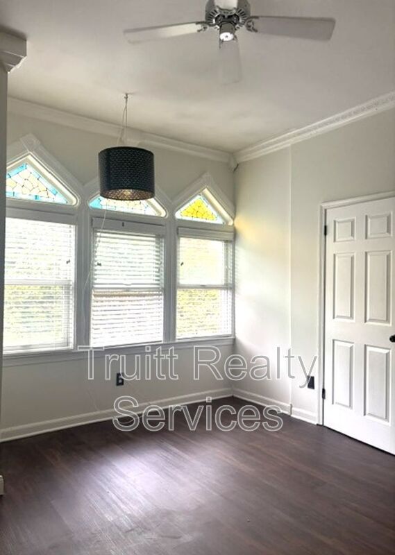 Washington Condo: 435 2nd St S.E.