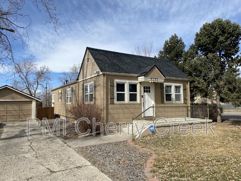 Wheat Ridge House: 3195 Fenton St