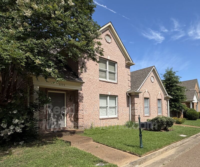 Collierville House: 1173 Clear Creek Road