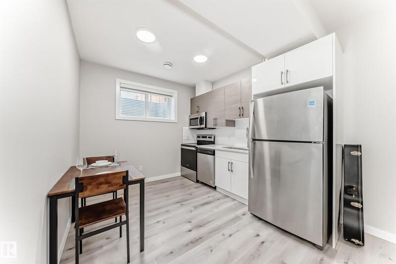 Edmonton House: 6536 Chappelle Vista SW
