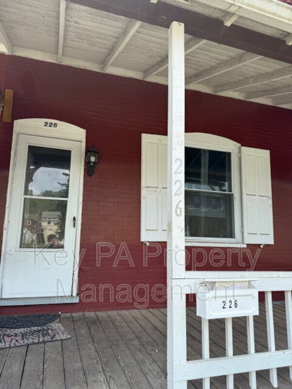 Coatesville House: 226 Charles St