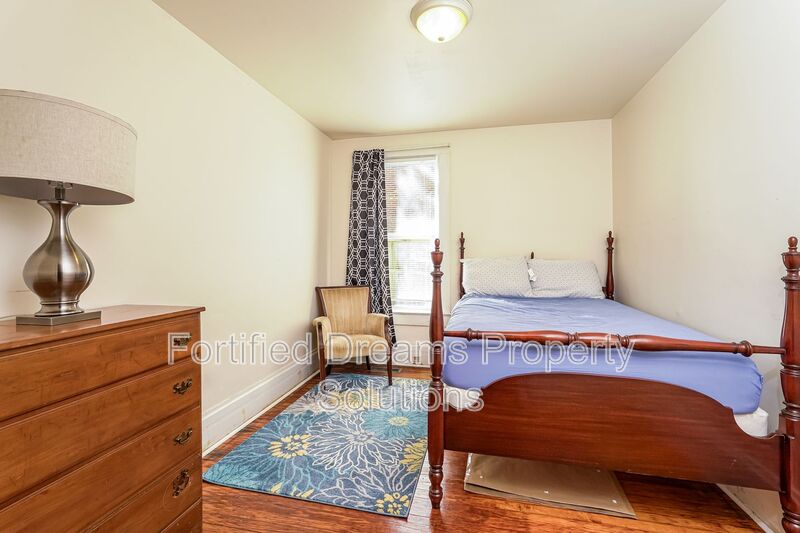Greensboro House: 400 S.Spring St