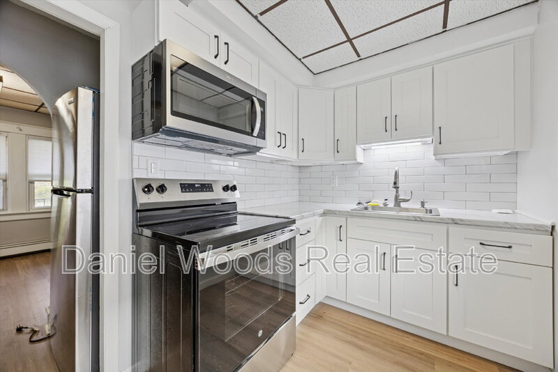 East Lansdowne Condo: 420 Glenwood Avenue