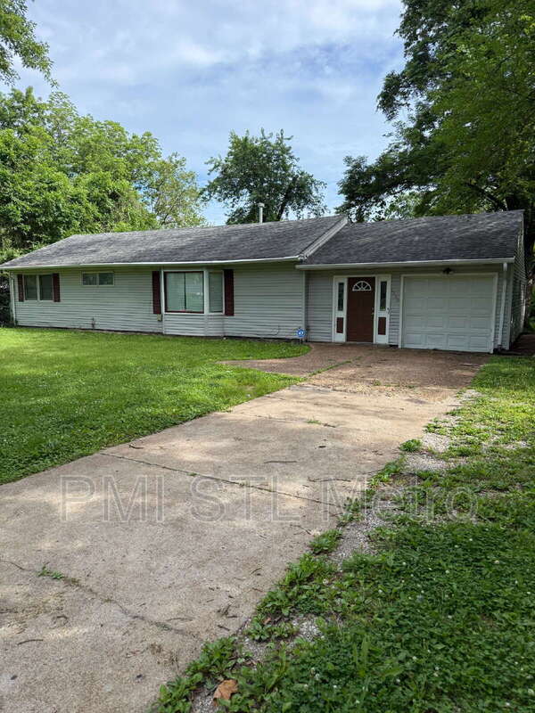 St. Louis House: 1510 Trampe Avenue