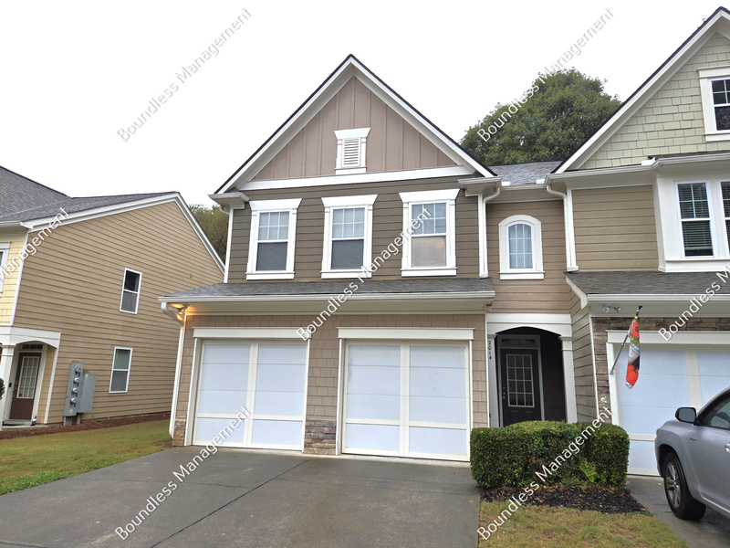 Kennesaw House: 2014 Ellison Way NW