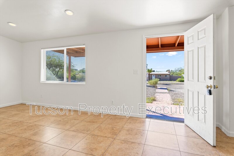 Tucson House: 227 East Waverly Street