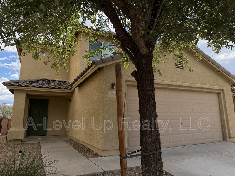 935 West Placita Canalito 