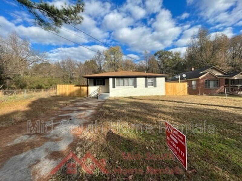 Memphis House: 858 Eyers Rd