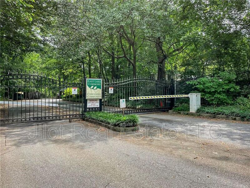 Decatur House: 105 B Dancing Fox Rd