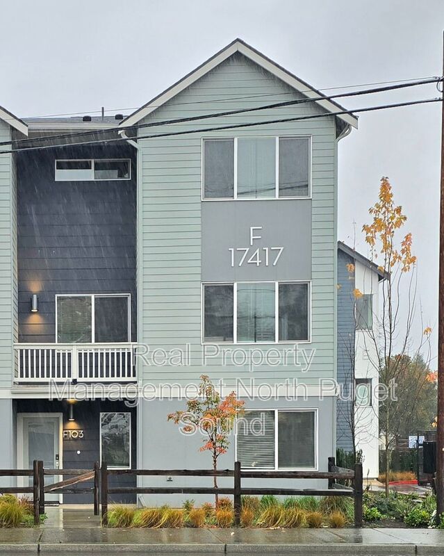 Monroe House: 17417 W Main St