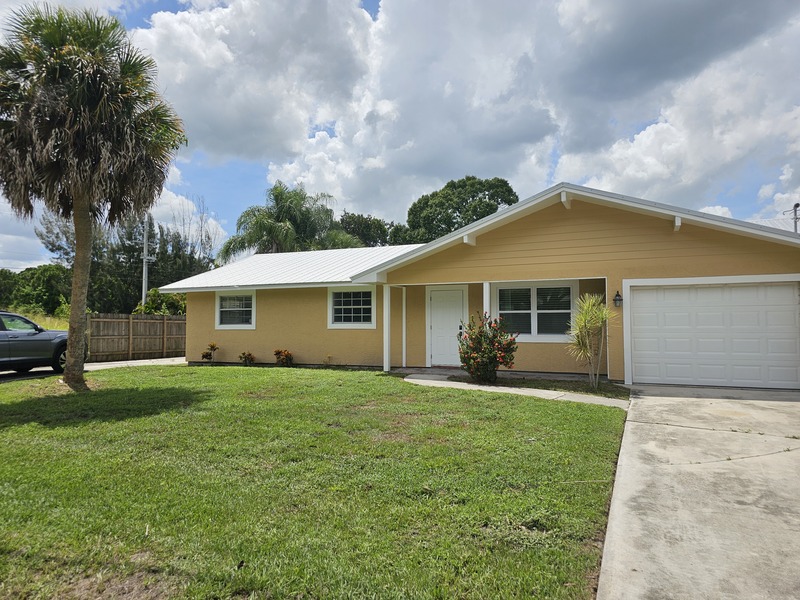 Fort Pierce House: 6107 Hickory Dr