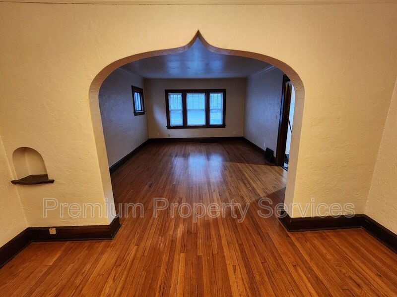 Rockford House: 2219 11th Street - Unit 2