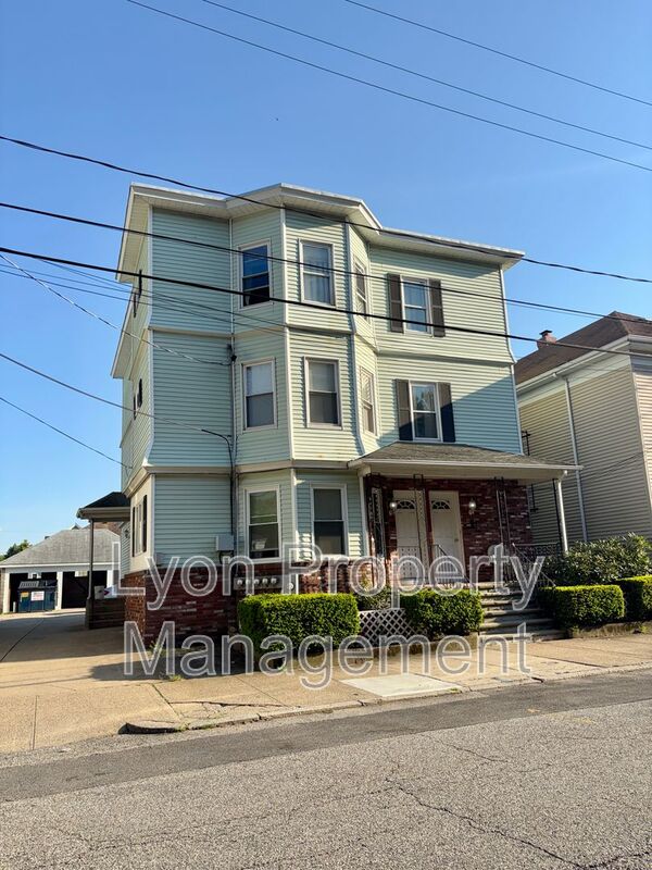 Pawtucket Condo: 98 Anthony Ave