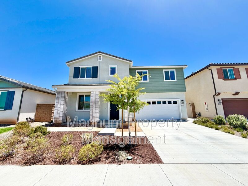 Winchester House: 34390 Coconut Cir