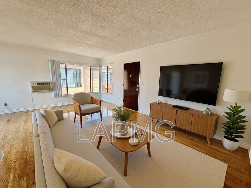 Los Angeles House: 5612 Harold Way