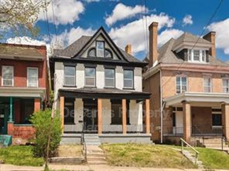 Pittsburgh House: 923 Adelaide Street