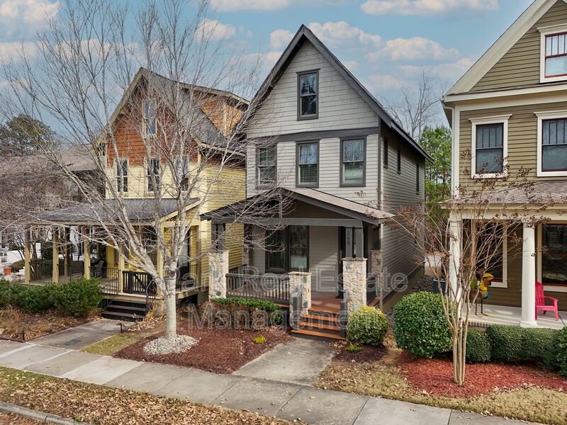 Chapel Hill House: 1229 Great Ridge Pkwy