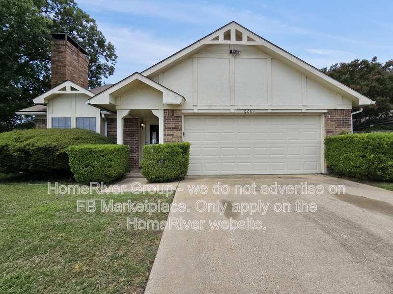 Bedford House: 2201 Homecraft Ln
