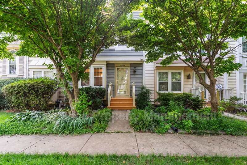 Alexandria House: 6630 Medinah Ln