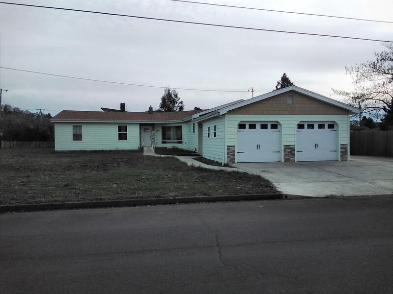 Roseburg House: 2347 Cannon Ave