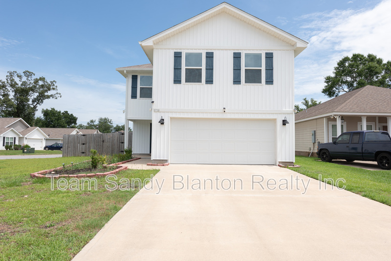 Pensacola House: 5720 Blackhorse Circle