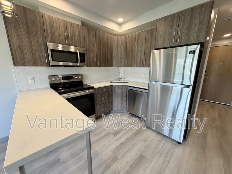 Kelowna Condo: 325-345 Dougall Rd N